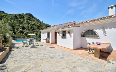 Simple outdoor areas for meals and sunbathing